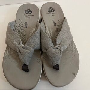 Cloudsteppers by Clarks Light Gray Women's Sandals